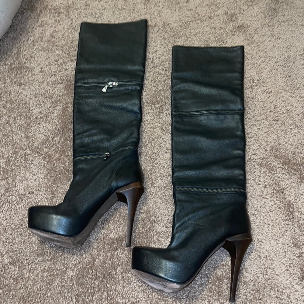 BCBG max azria boots worn like twice only. In really good condition.Good leather
